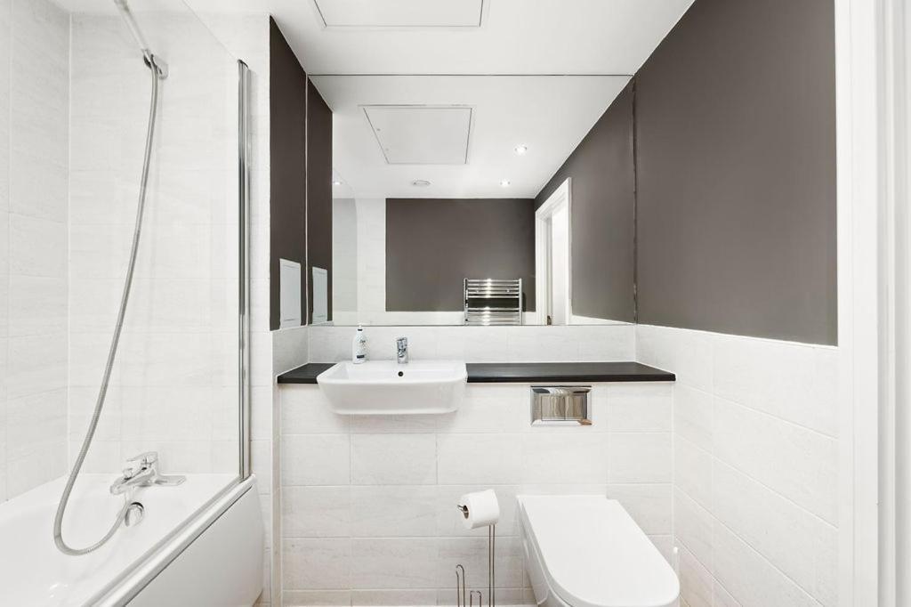 Modern Serviced 3-Bedroom Flat In East Londýn Exteriér fotografie
