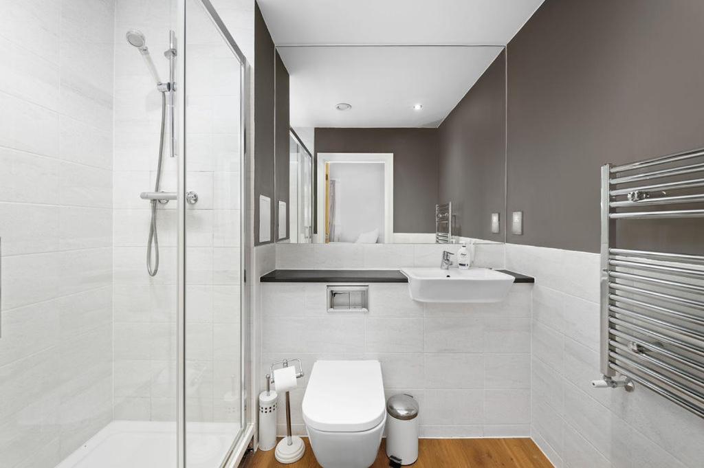 Modern Serviced 3-Bedroom Flat In East Londýn Exteriér fotografie