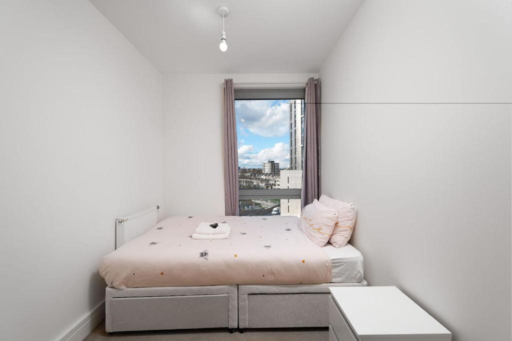 Modern Serviced 3-Bedroom Flat In East Londýn Exteriér fotografie