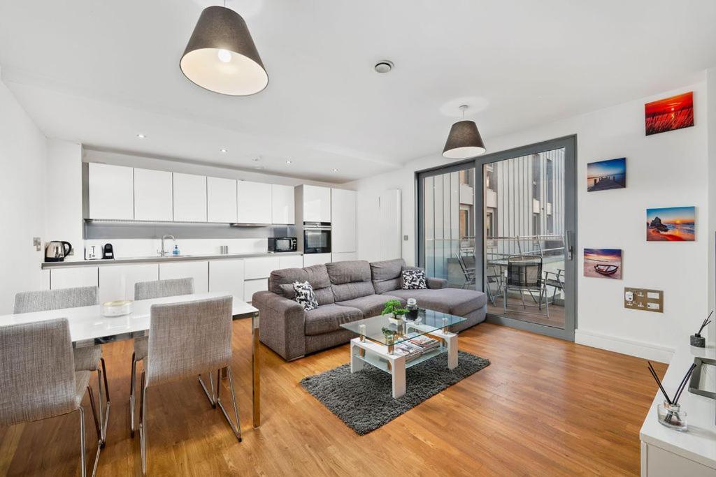 Modern Serviced 3-Bedroom Flat In East Londýn Exteriér fotografie