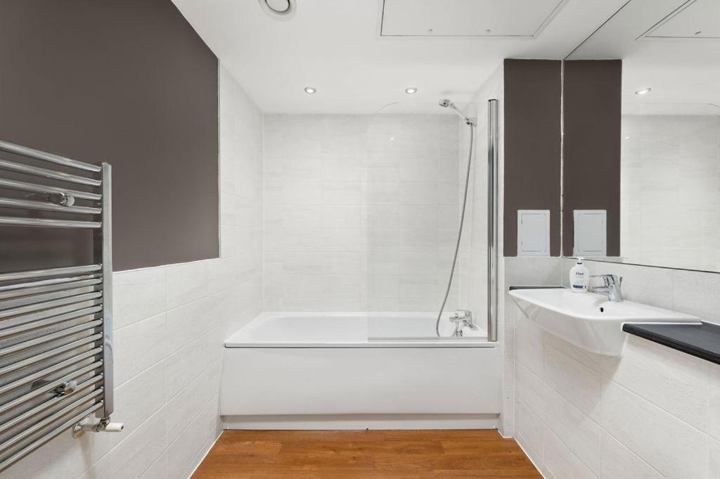 Modern Serviced 3-Bedroom Flat In East Londýn Exteriér fotografie